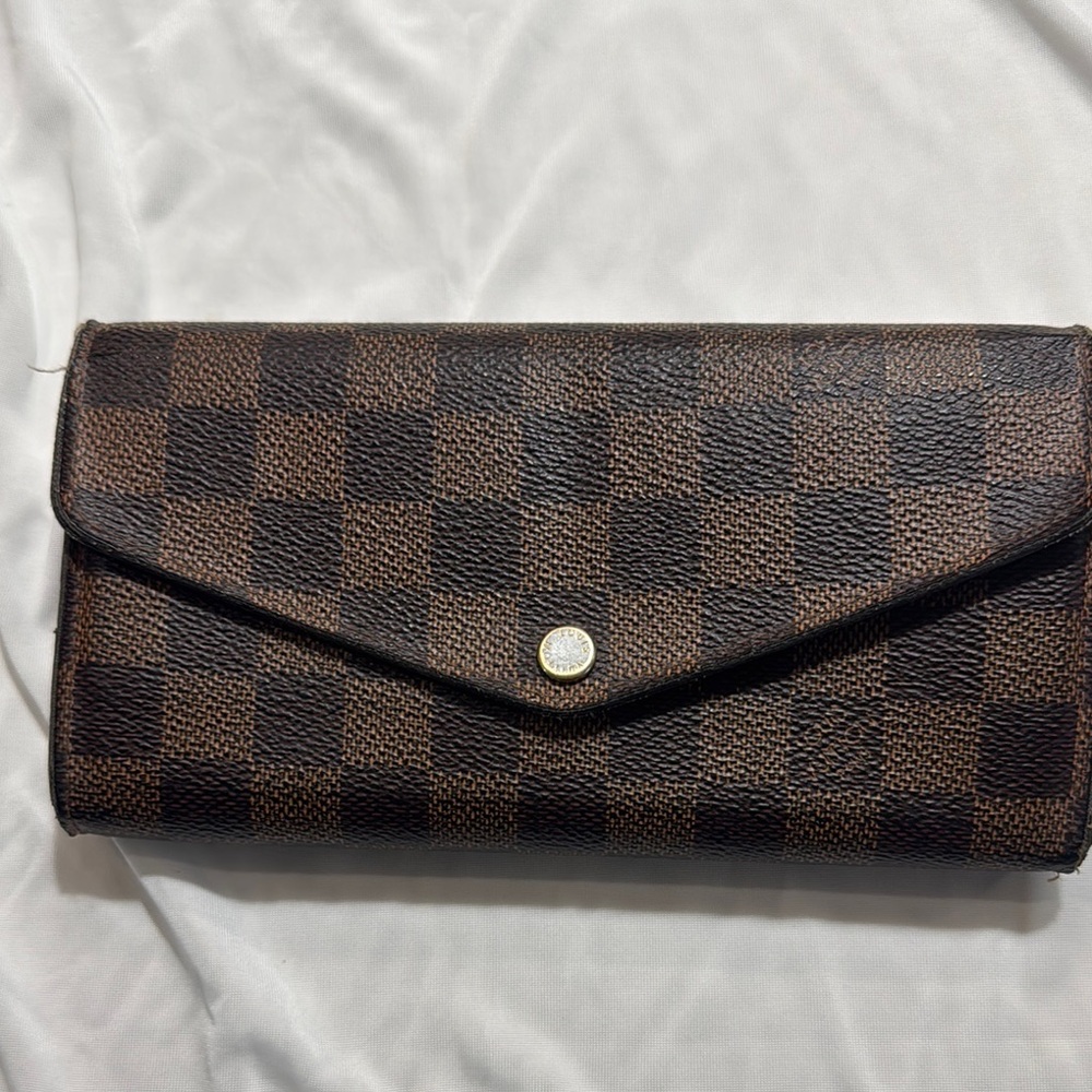 Authentic Louis Vuitton Damier Sarah Wallet